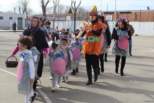 El flautista Hamelín, protagonista del desfile de Carnaval del colegio Jesús Castillo