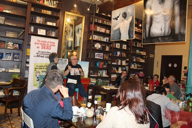 050518 VA CAFE CON LETRAS ALFRED LOPEZ 2