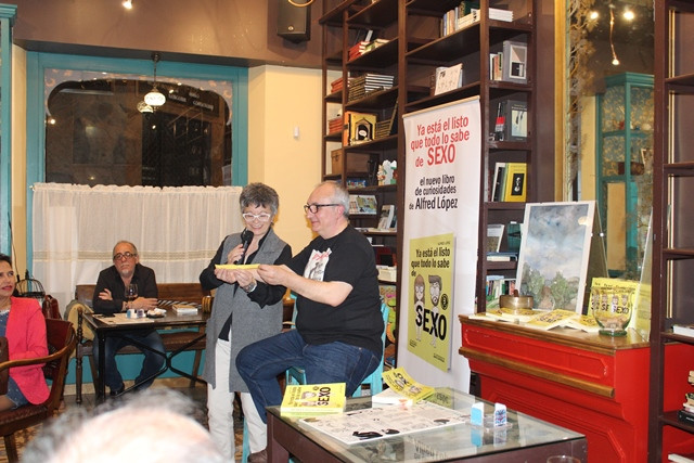 050518 VA CAFE CON LETRAS ALFRED LOPEZ 7