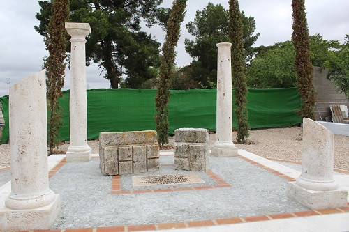 ESCULTURA CONSOLACION 1