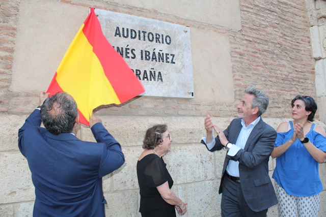 110718 VA PLACA DOu00d1A INES IBAu00d1EZ AUDITORIO 2