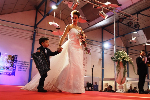 071018 VA DESFILE SALON NOVIOS 10