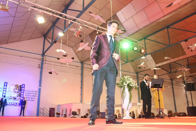 071018 VA DESFILE SALON NOVIOS 14
