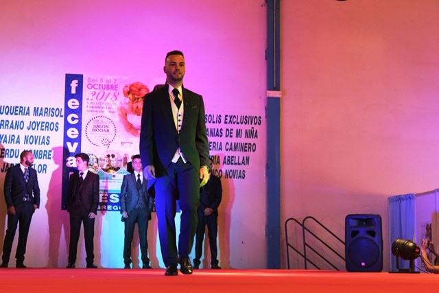 071018 VA DESFILE SALON NOVIOS 30