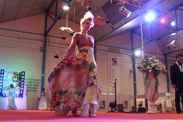 071018 VA DESFILE SALON NOVIOS 34