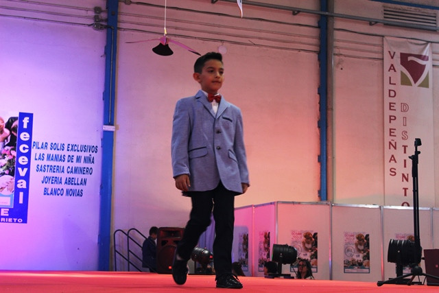 071018 VA DESFILE SALON NOVIOS 43