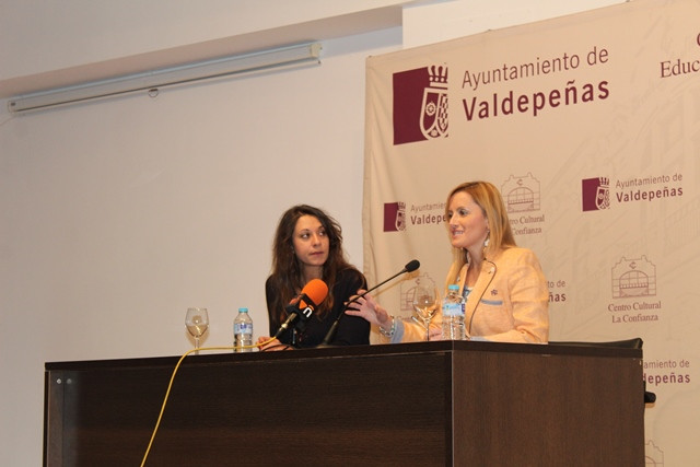251018 VA PRESENT LIBRO VIOLADAS 1