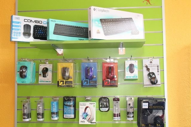 COMPUTER STORE 4