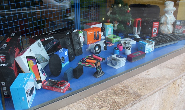 COMPUTER STORE 1