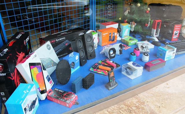 COMPUTER STORE 3