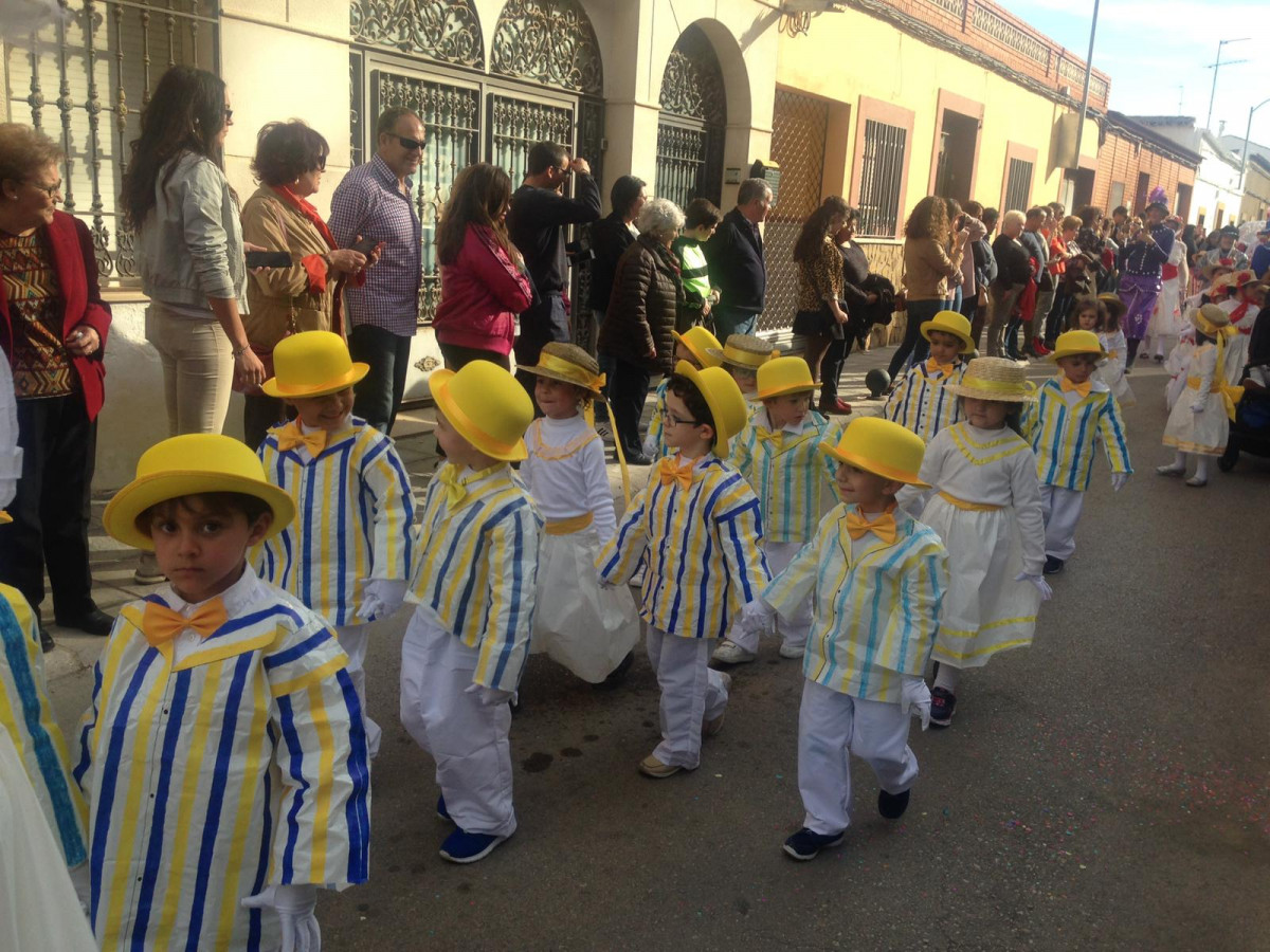 DESFILE CARNAVAL COLE LUCERO 15