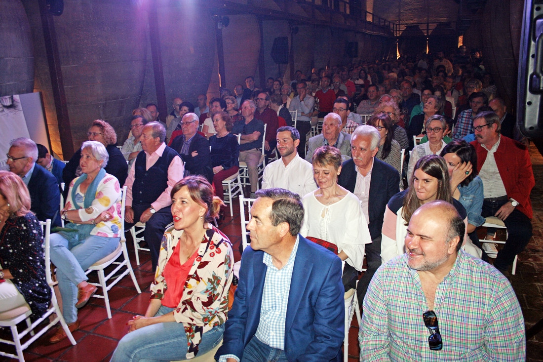 Mu00e1s de 400 personas arropan a Jesu00fas Martu00edn en la presentaciu00f3n de su candidatura