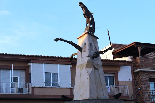 ESCULTURA LILLO GALIANI DESATINO