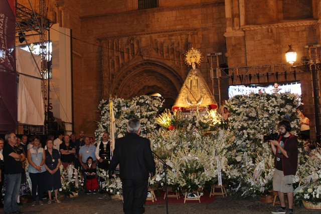 OFRENDA FLORES 106