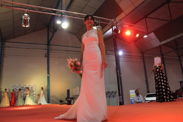 061019 VA DESFILE SALON HOGAR NOVIOS 40