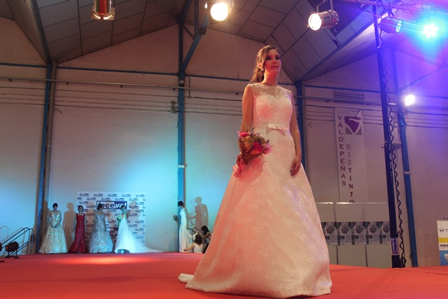 061019 VA DESFILE SALON HOGAR NOVIOS 37