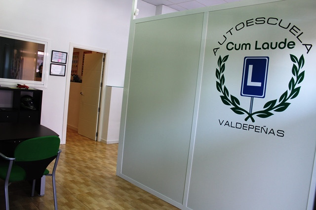 AUTOESCUELA CUM LAUDE 1