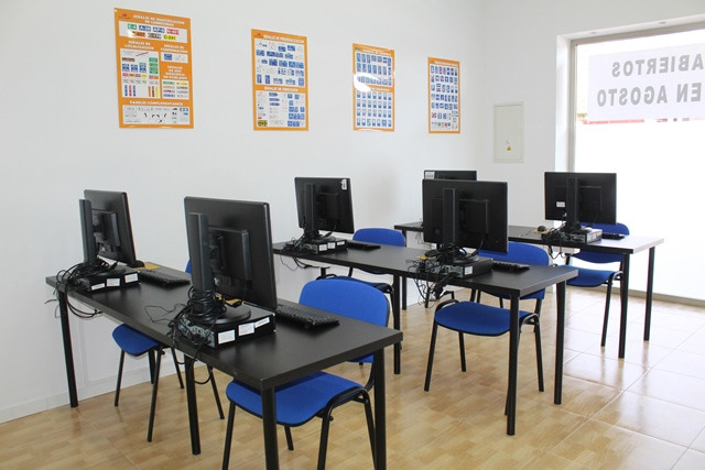 AUTOESCUELA CUM LAUDE 3