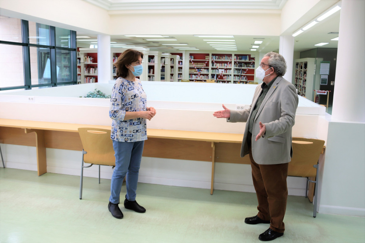 051020 MANZ BIBLIOTECA