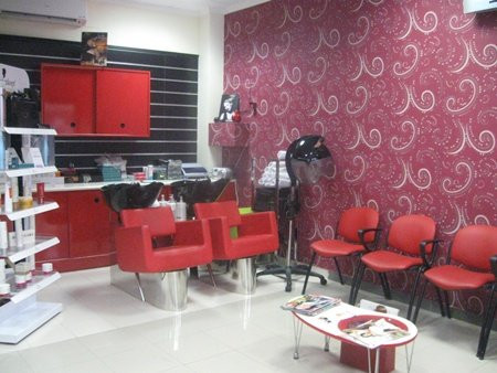 SALON PELUQUERIA TOMAS SERRANO 1