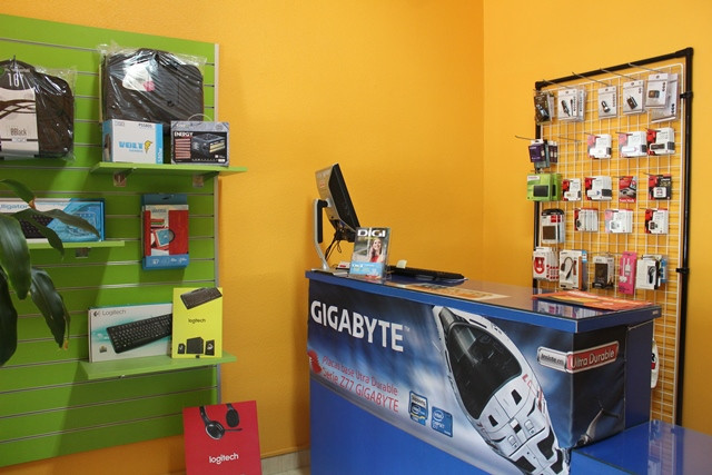 COMPUTER STORE 6