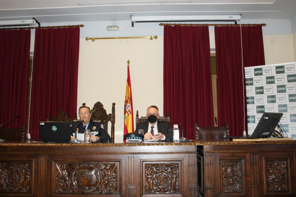 100221 VA UNED