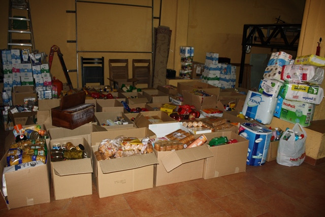 140916 VA HERMANDAD CRISTO Y PALMA RECOGIDA ALIMENTOS 1