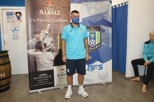 030921 VA PRESENT NUEVAS EQUIPACIONES VIu00d1A ALBALI 7