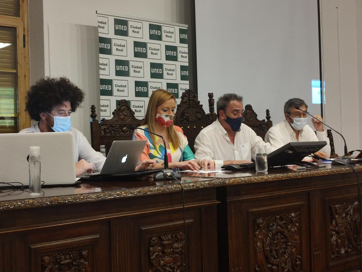 130921 VA CURSO UNED 1