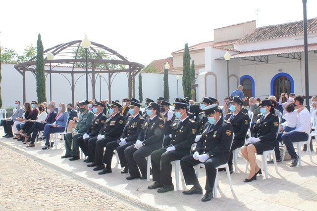 011021 va DIA POLICIA NACIONAL 2