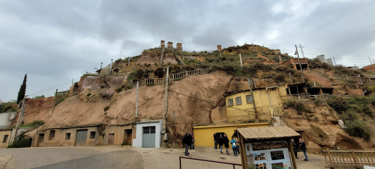 3. Barrio de bodegas cuevas de Quel