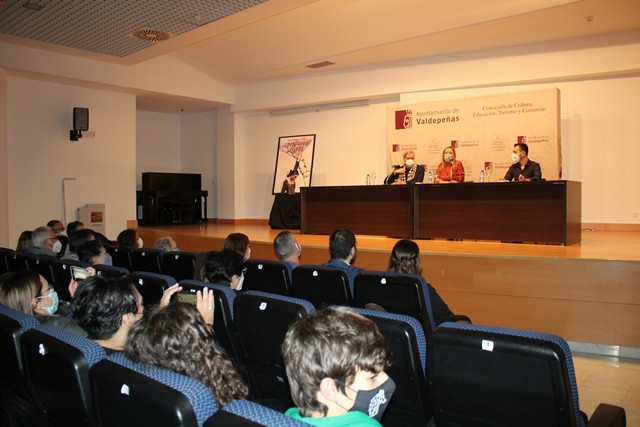 271121 va present libro carlos isidro 2