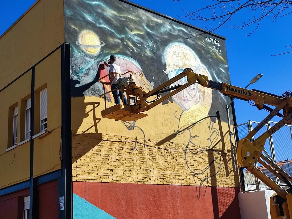 080222 VA MURAL COLE VIRGEN CABEZA 1