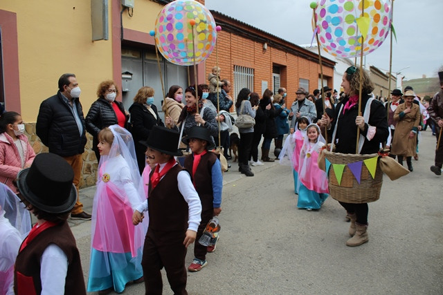 DESFILE CARNAVAL COLEGIO LUCERO 18