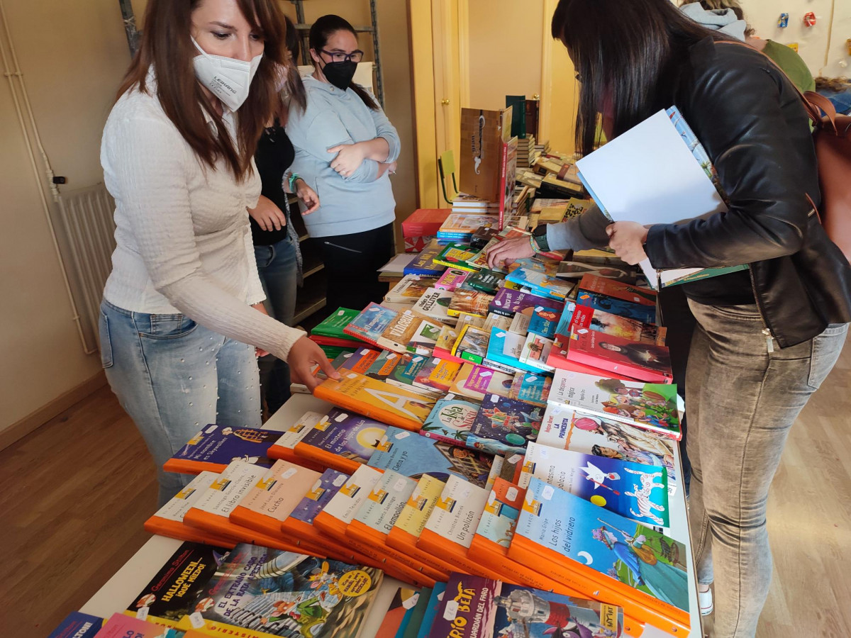 190422 va mercadillo libros lucero 1