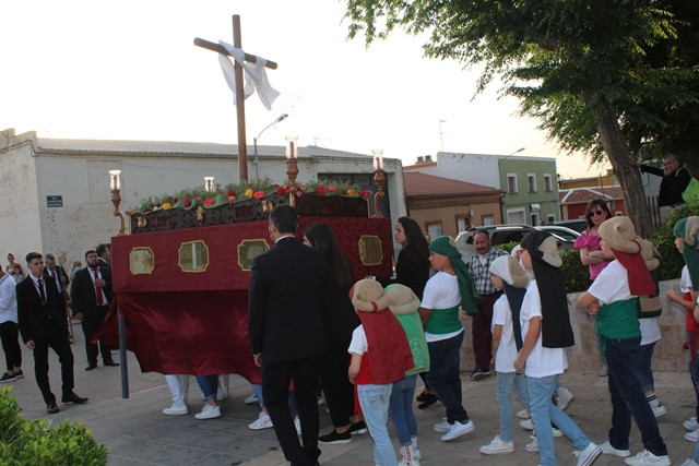 290522 VA PROCESION CRUZ DE MAYO INFANTIL LUCERO 9