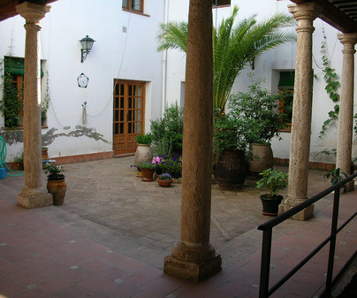 Bodega dionisos patio