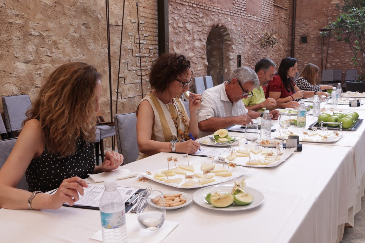 Cata del jurado del 32 concurso regional de calidad de quesos manchegos (16)