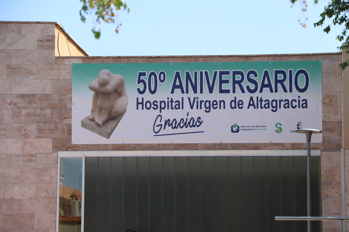 Pancarta 50u00ba aniversario hospital (4)