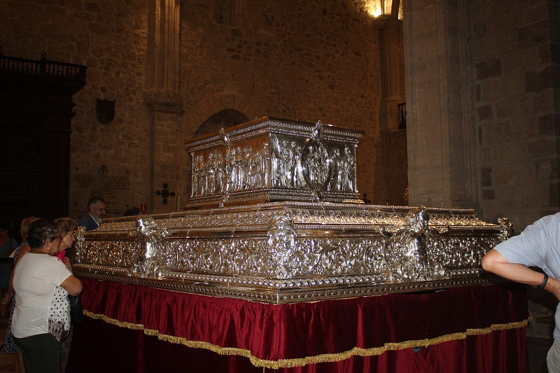 260822 VA PRESENT TRONO VIRGEN CONSOLACION 2