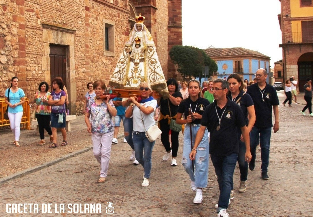 La patrona sale de Santa Catalina, rumbo al barrio de La Calzada