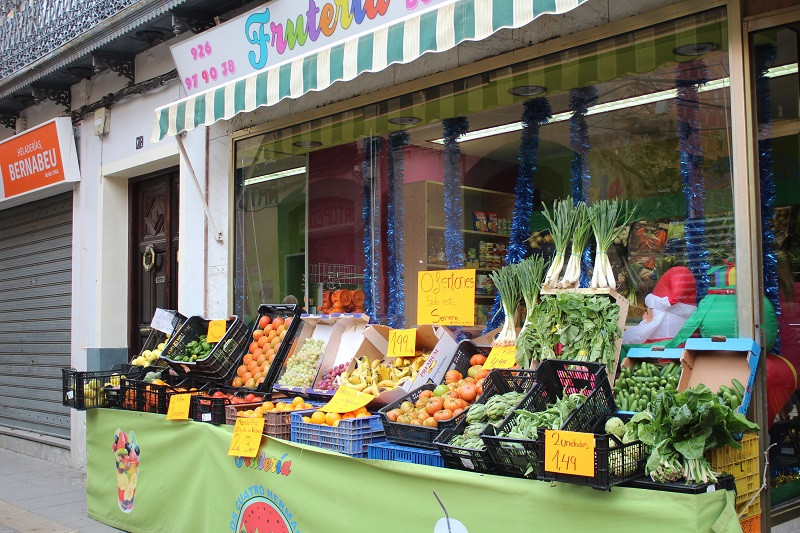 Cestas de fruta para Navidad, dulces típicos y la mejor en Frutería Los Cuatro Hermanos