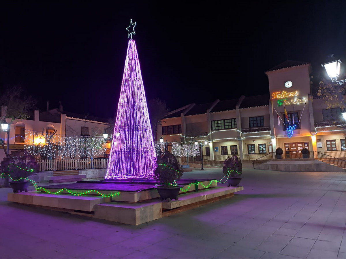 Plaza de Santa Cruz de Mudela en navidad