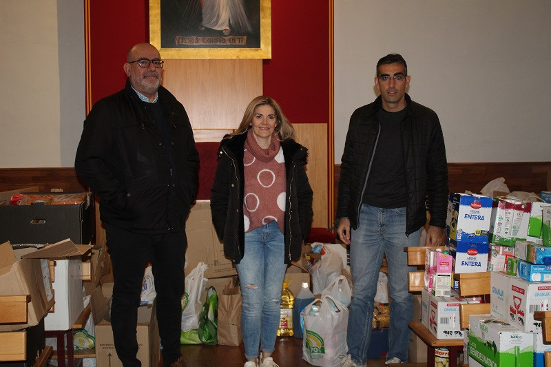 040123 VA HERMANDAD CRISTO ENTREGA ALIMENTOS 2