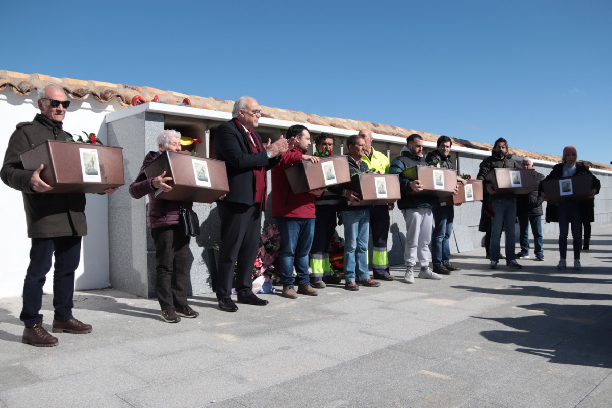 Acto de entrega de los restos de seis republicanos asesinados por el franquismo en Manzanares (4)