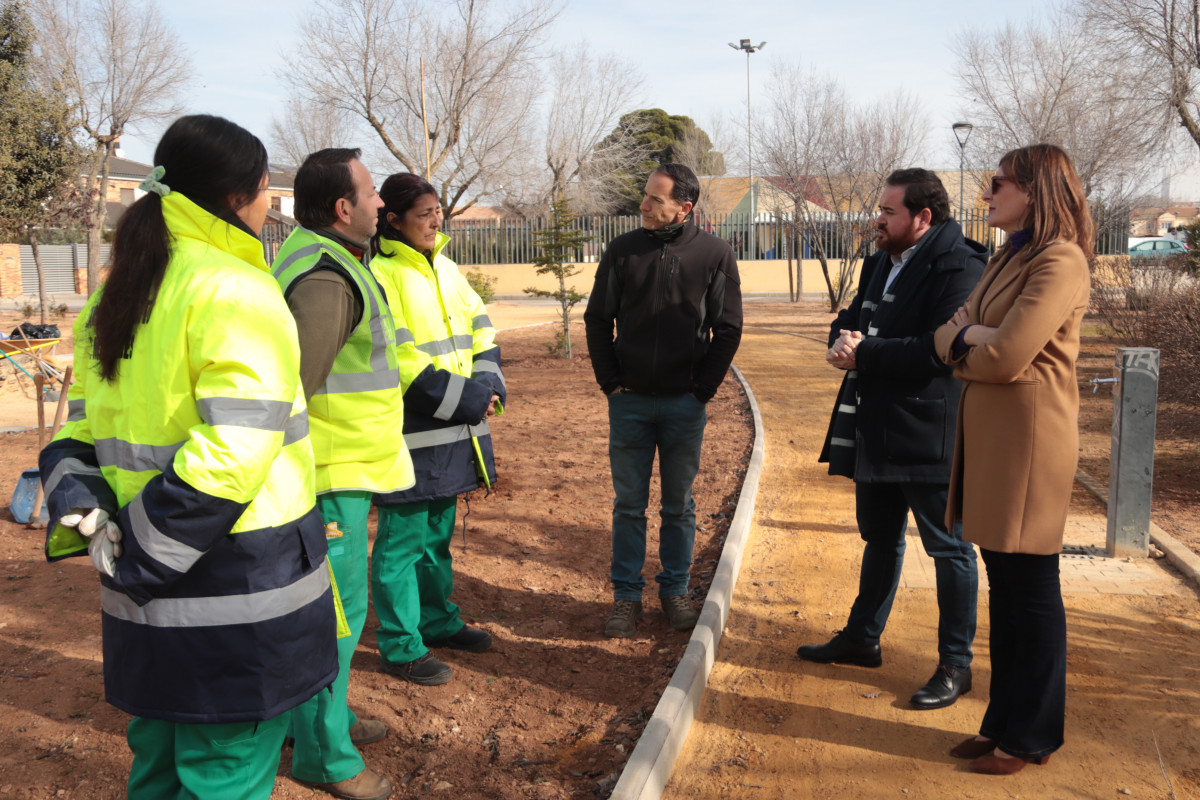 Visita de Pablo Camacho e Isabel Du00edaz Benito por el inicio del plan de empleo de la JCCM 2023 (9)