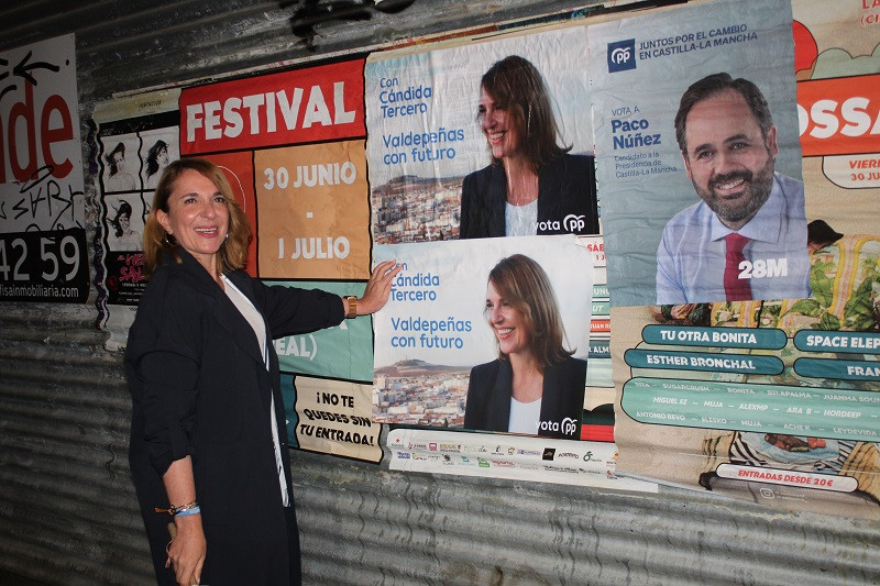 110523 VA PEGADA CARTELES 2