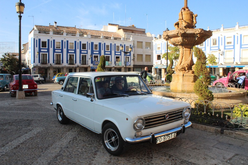 151023 VA CONCENTRACION COCHES CLASICOS JULCAUTO 5