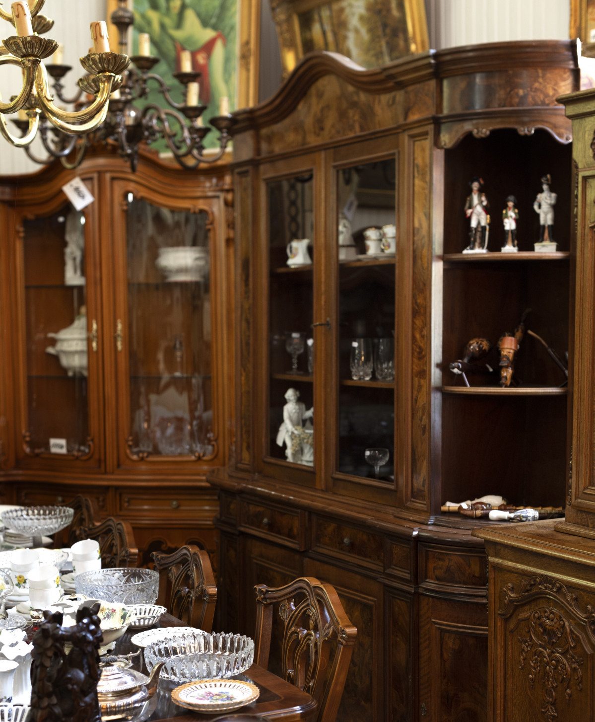Hermosos muebles antiguos tienda antiguedades