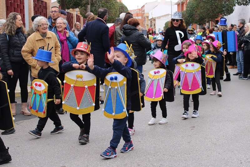 DESFILE COLEGIO LUIS PALACIOS 9